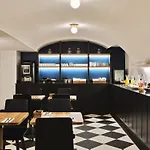 New Hotel Lafayette