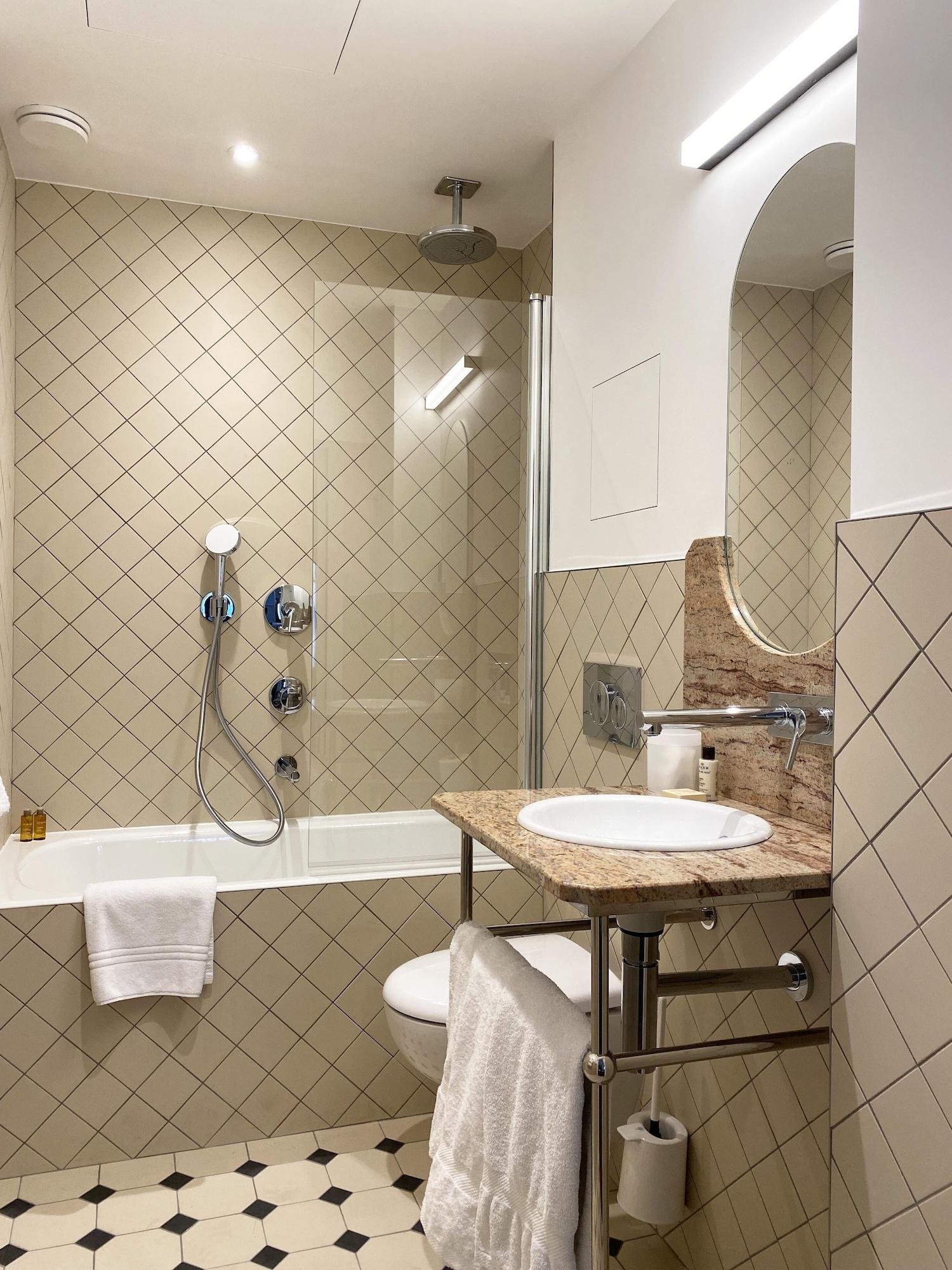 New Lafayette Hotel 4*